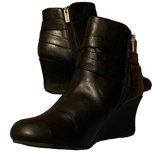 Keneth Cole Reaction Booties​ - Picture 1 of 5